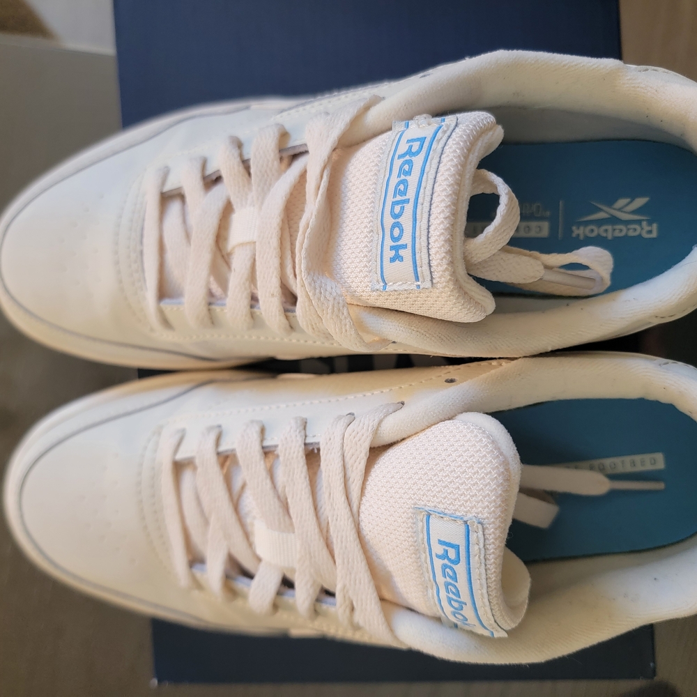 Reebok Cream Sneakers - Picture 2 of 9